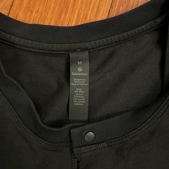 Lululemon Men’s Fundamental Long Sleeve Henley Medium Black - Picture 2 of 7